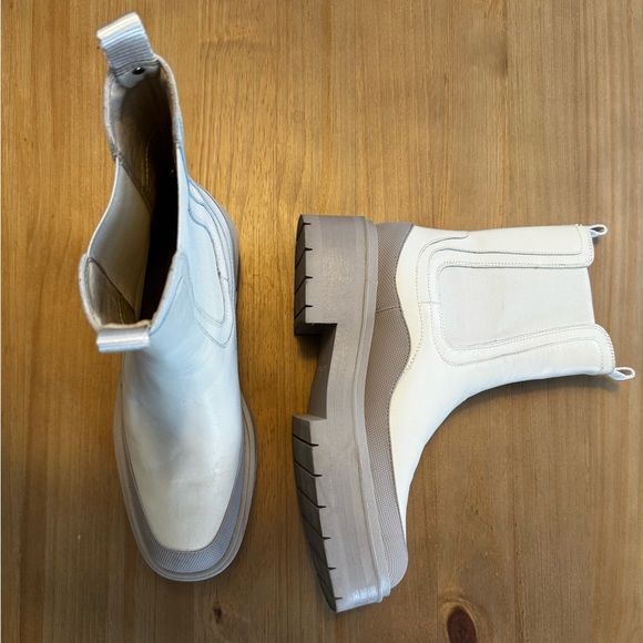 Sam Edelman Lulia Chelsea Boot - 10 - Picture 2 of 4